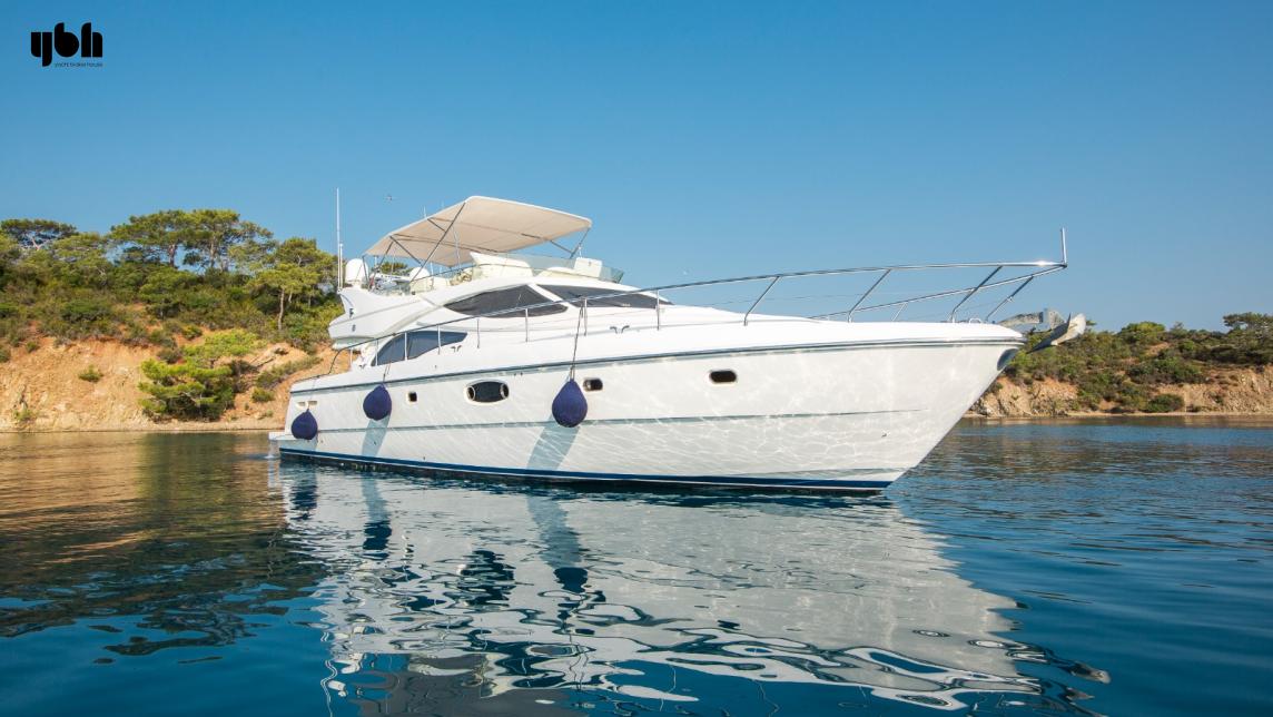 2004 Ferretti Yachts 590