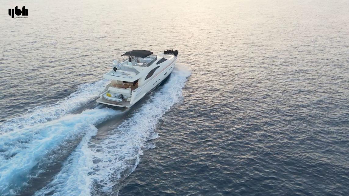 2004 Ferretti Yachts 680